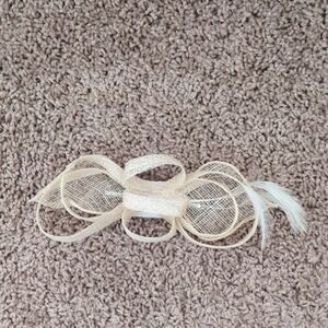Elegant Cream Bow Hair Accessory